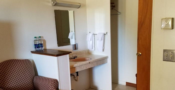 Beekers Grub and Lodging (Corner Cafe & Motel ) - Web Listing (newer photo)